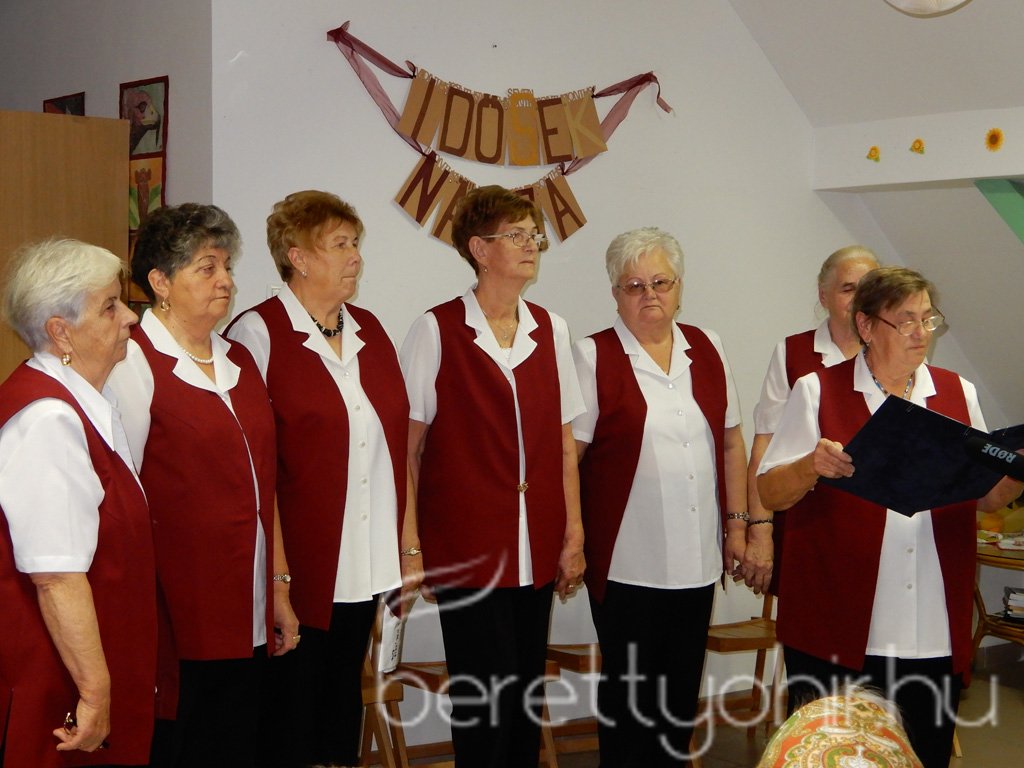 A szépkorúakat köszöntötték 11